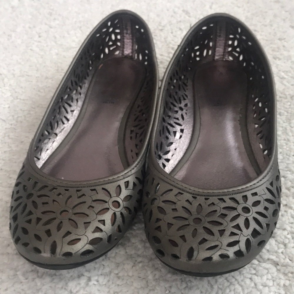 Flower cutout flats